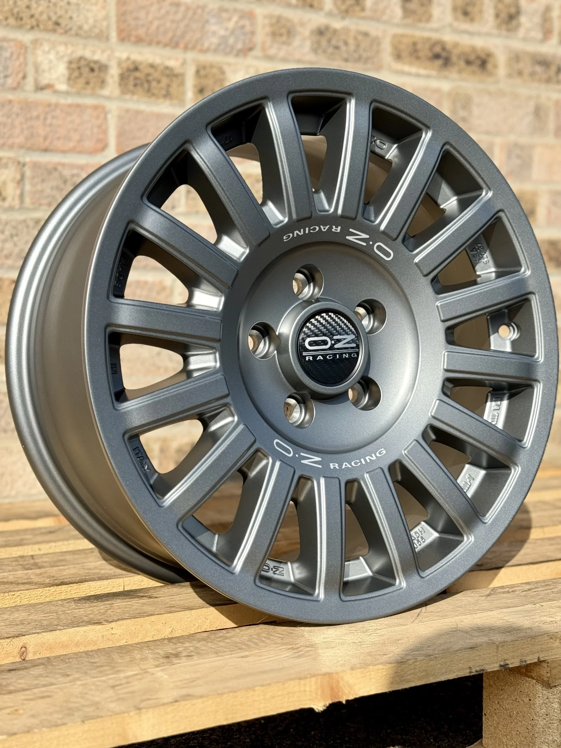 17 Inch Volkswagen Transporter Alloy Wheels & Tyres